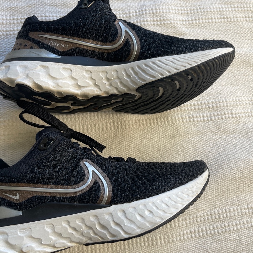 NIKE - WOMENS SIZE 8 - Picture 3 of 10